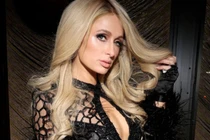 Bất ngờ với những lần mặc trang phục phản cảm của tiểu thư Paris Hilton