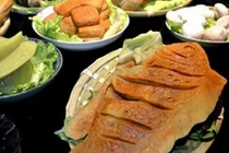 Khó tin nổi những bàn tiệc cực xa hoa từ đá quý