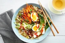 Ông tổ món mì ăn liền 90 tuổi dạy cách ăn mì không hại sức khỏe