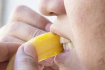 Mẹo hay cuộc sống: Cách tự nhiên loại bỏ mảng ố trên răng