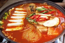 Cách nấu lẩu kim chi chuẩn ngon xì xụp ngày đông lạnh giá