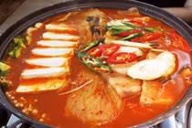 Cách nấu lẩu kim chi chuẩn ngon xì xụp ngày đông lạnh giá