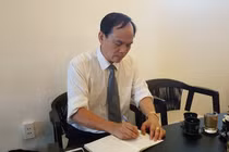 Cụ ông tuổi 80 nằng nặc đòi ly hôn vì nghi vợ ngoại tình