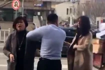  Bị bắt quả tang ngoại tình, chồng lao vào tát vợ để bảo vệ "bồ nhí" 