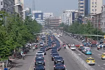 Siêu xe, vàng khối xếp dài tại đám cưới thiếu gia