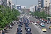 Siêu xe, vàng khối xếp dài tại đám cưới thiếu gia