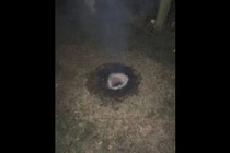 Hố sâu 1 mét cháy không ngừng khiến giới khoa học đau đầu