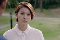 Vừa bước ra từ khách sạn với nhân tình, chồng lặng người cảnh tượng trước mắt