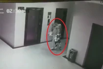 Sàm sỡ gái trong thang máy, gã biến thái bị cảnh sát “sờ gáy”