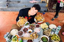 Mâm cỗ ngày Tết của gia đình các cầu thủ Việt Nam có món gì? 