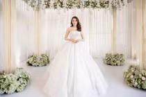 Điểm lại những mẫu váy cưới lộng lẫy, sang chảnh của sao Việt