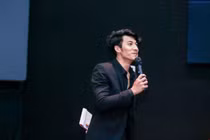 Sao nam “Running Man” bưng bê ở phố Bùi Viện trước khi nổi tiếng là ai?