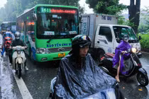 Dự báo thời tiết 12/8: Hà Nội tiếp diễn mưa to và giông