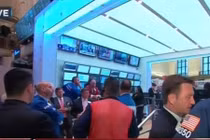 Sàn chứng khoán New York thế nào sau 3 giờ sập?