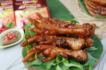 Trời mát, ngon đã miệng với loạt món nhậu lai dai hấp dẫn từ chân gà