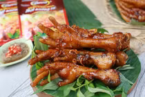 Trời mát, ngon đã miệng với loạt món nhậu lai dai hấp dẫn từ chân gà