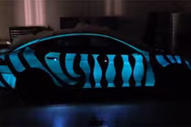 Xuất hiện Tesla S lạ phát quang lấp lánh 