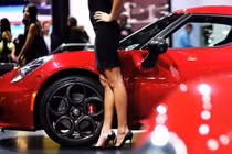 Tận mắt chiêu câu khách phản cảm của cửa hàng TQ