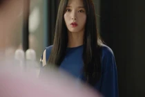 Hả hê chồng cũ đi cùng vợ mới vẫn không thể rời mắt khỏi tôi 