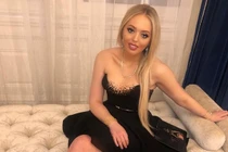 Ái nữ út nhà Donald Trump “đốt mắt” với gu thời trang nóng bỏng 