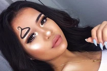 Trào lưu vẽ lông mày kỳ dị nhất trên mạng