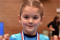 Xót lòng bé 7 tuổi đáng yêu mắc ung thư buồng trứng