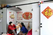 Độc chiêu biến nhà vệ sinh thành... nhà ở, tránh bão giá