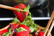 Đặc sản kinh dị người Trung Quốc yêu thích nhưng du khách sợ “tái mặt“