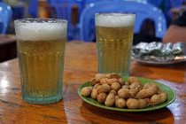 Bí mật quy trình sản xuất chiếc cốc vại bia “huyền thoại” ở Hà Nội