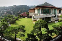 Những phố nhà giàu quy tụ toàn biệt thự xa hoa trên thế giới