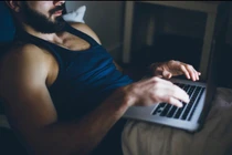 Mới cưới mà đêm nào chồng cũng xem phim nóng tìm cảm hứng