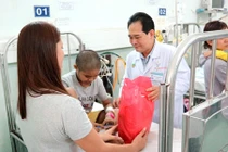 Video: Đồng cảm với Tết xa nhà của những bệnh nhi