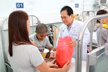 Video: Đồng cảm với Tết xa nhà của những bệnh nhi