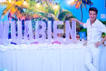 Soi những cửa hàng khủng "hái ra tiền" của sao Việt