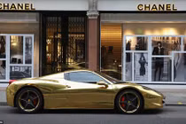 Đại gia mang Lamborghini Aventador mạ vàng 127 tỷ dạo phố