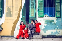 Ghen tị với thời trang đồng điệu tình cảm của vợ chồng Hồng Đăng 