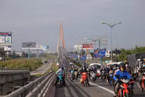 'Biển người' ồ ạt về lại TP HCM sau Tết