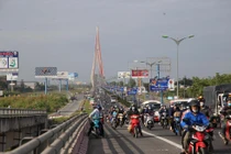 'Biển người' ồ ạt về lại TP HCM sau Tết