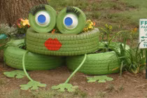 Trang trí sân vườn ấn tượng từ lốp xe cũ