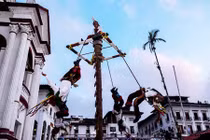 Tận mắt điệu nhảy nhào lộn giữa không trung ở Mexico