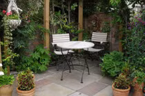 Trang trí sân sau nhà bắt mắt và quyến rũ