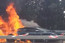 Xót xa siêu xe Lamborghini cháy rụi trên đường cao tốc