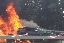 Xót xa siêu xe Lamborghini cháy rụi trên đường cao tốc