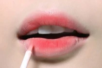 Video: Bí quyết tô son môi giống giới trẻ Hàn Quốc 