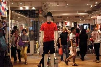 Quần áo nhiễm chất gây ung thư vẫn bày bán tràn lan