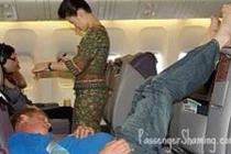 Hình ảnh khó đỡ của hành khách trên máy bay