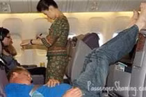 Hình ảnh khó đỡ của hành khách trên máy bay