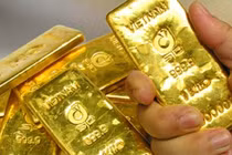Giá vàng hôm nay 22/2: Áp lực tăng cao, vàng treo trên đỉnh
