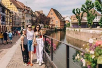 Con gái Phượng Chanel 16 tuổi hàng hiệu sang chảnh 