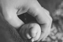 Bố mẹ cho uống mật ong 2 lần mỗi ngày, bé trai 6 tháng tuổi tử vong